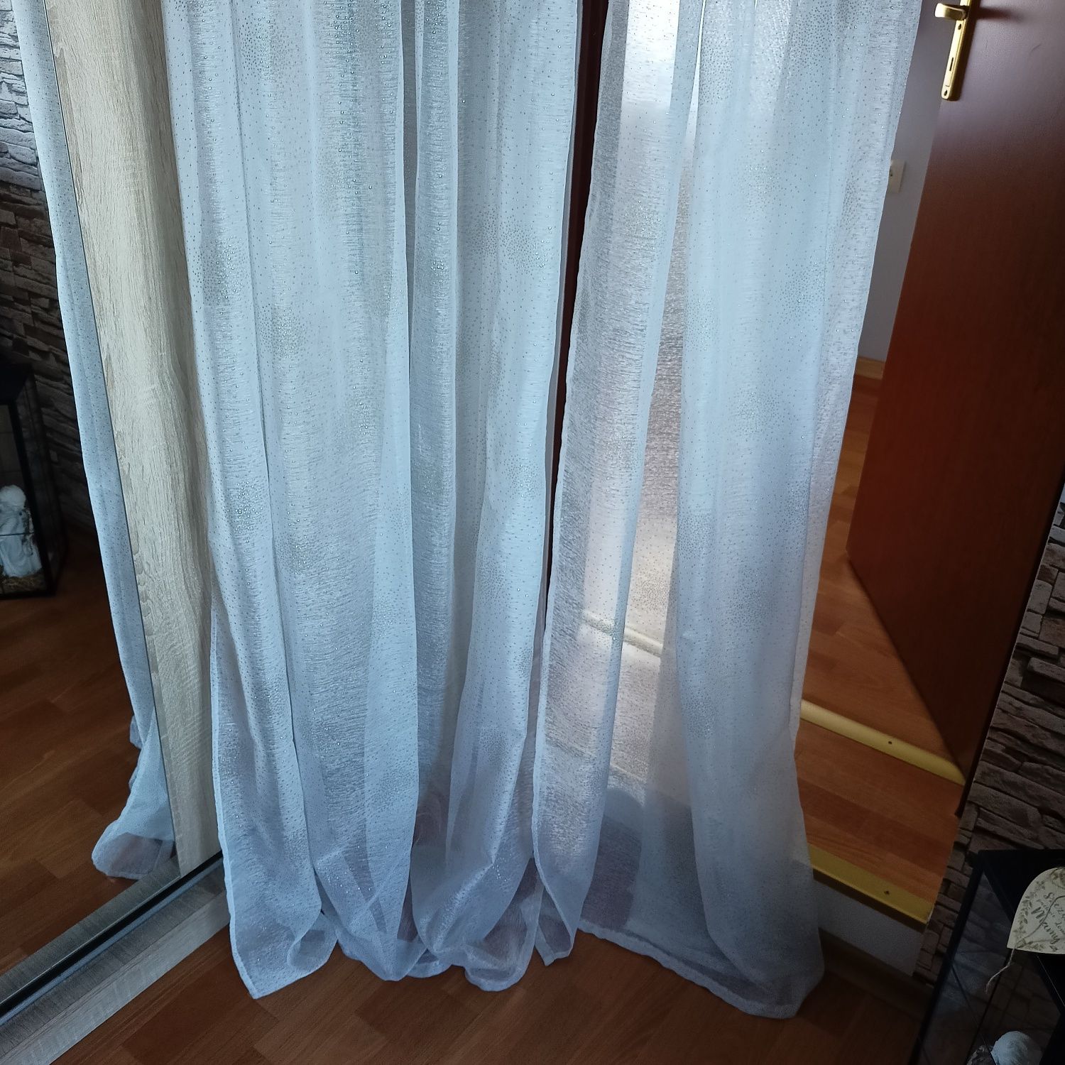 Sprzedam białe firany na przelotce