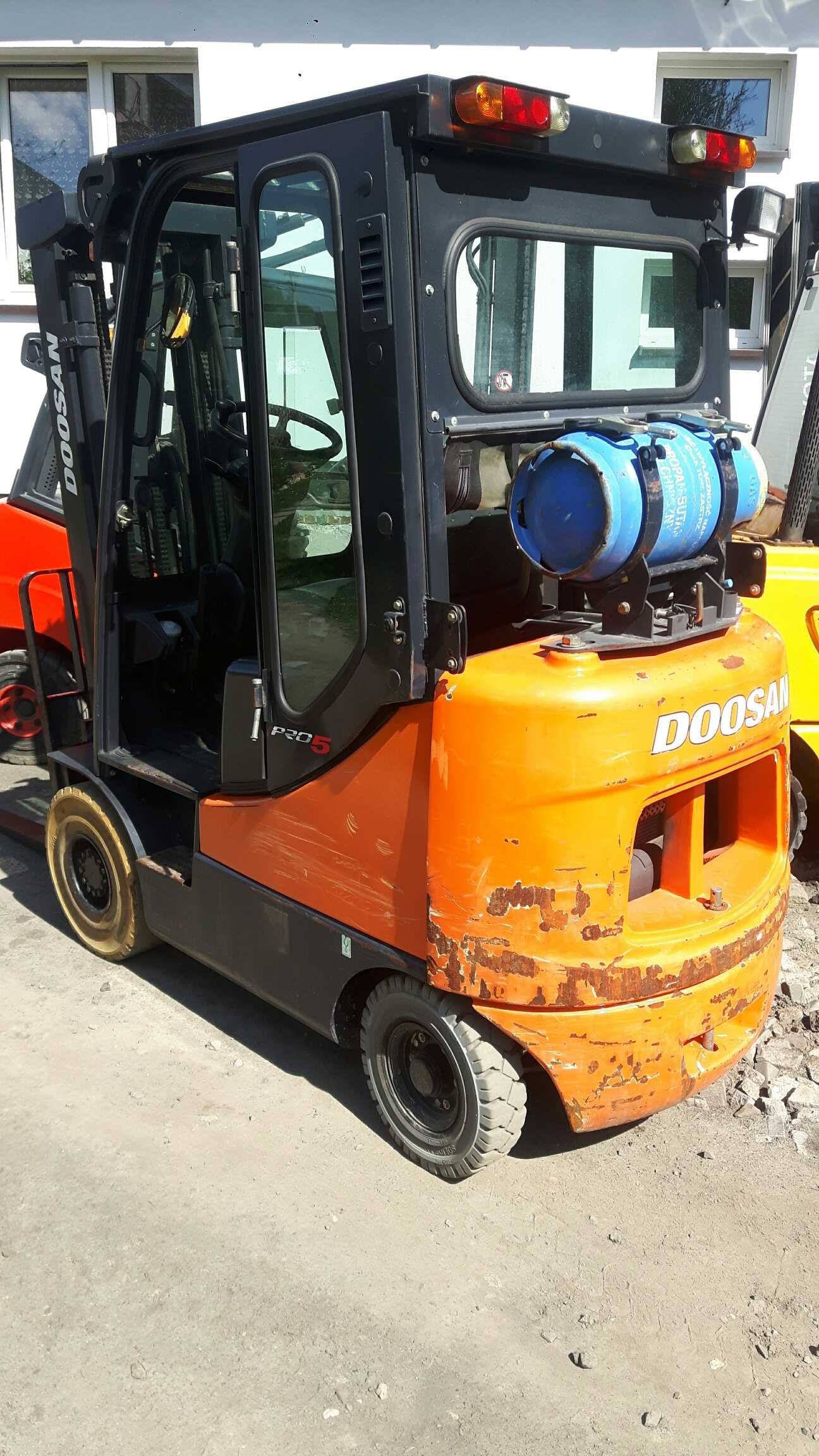 Wózek widłowy Doosan Triplex 2T 2600 mth