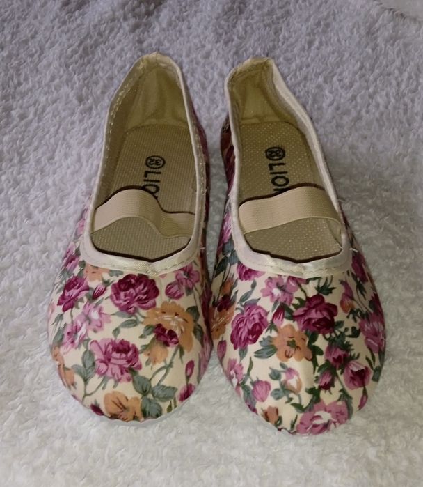 Новенькі туфельки для дівчинки. Розмір 32. М'які, легенькі.