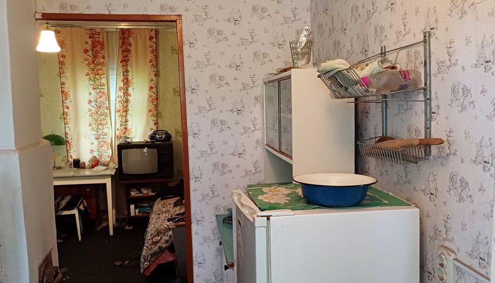 Терміново продам цегляний дачний будинок з гаражем і садом