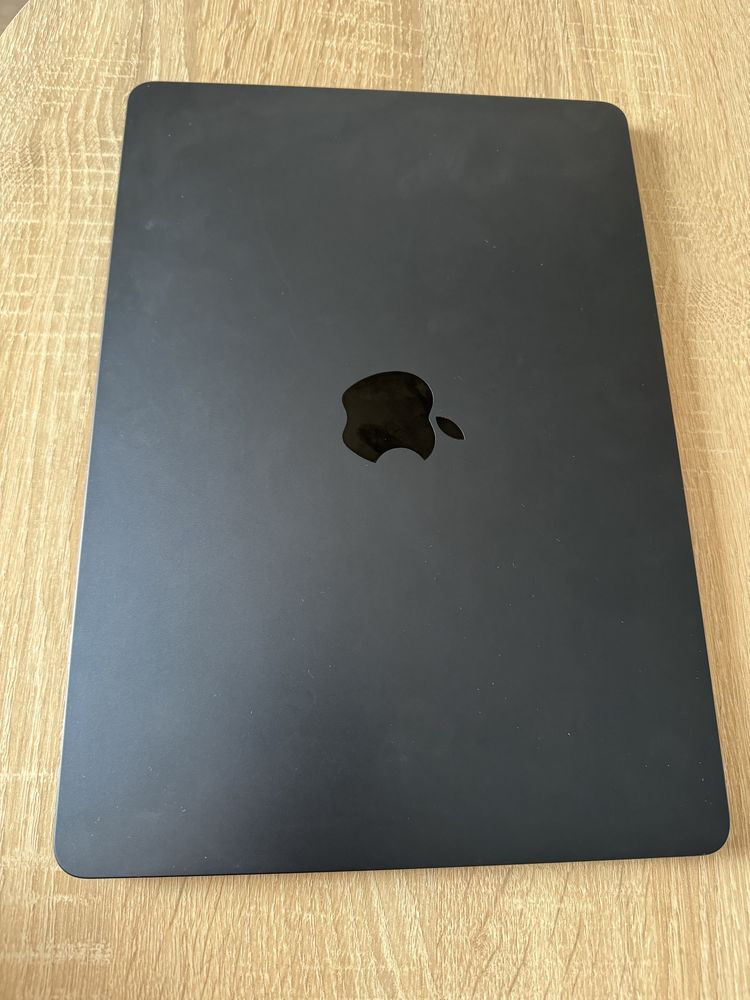 Macbook M2 8/256