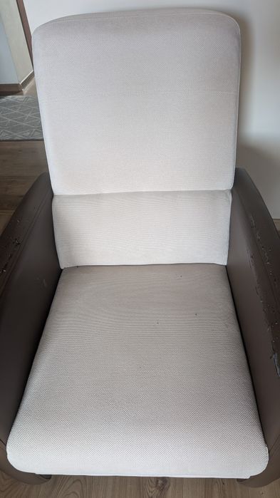 Fotele w dobrym stanie !!!