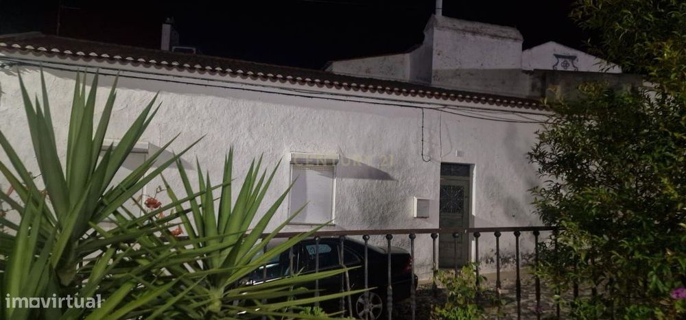 Casa habitável, a precisar de renovação a gosto,  numa das Aldeias Mai