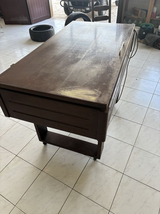 Vendo vitrine de peixe a funcionar.