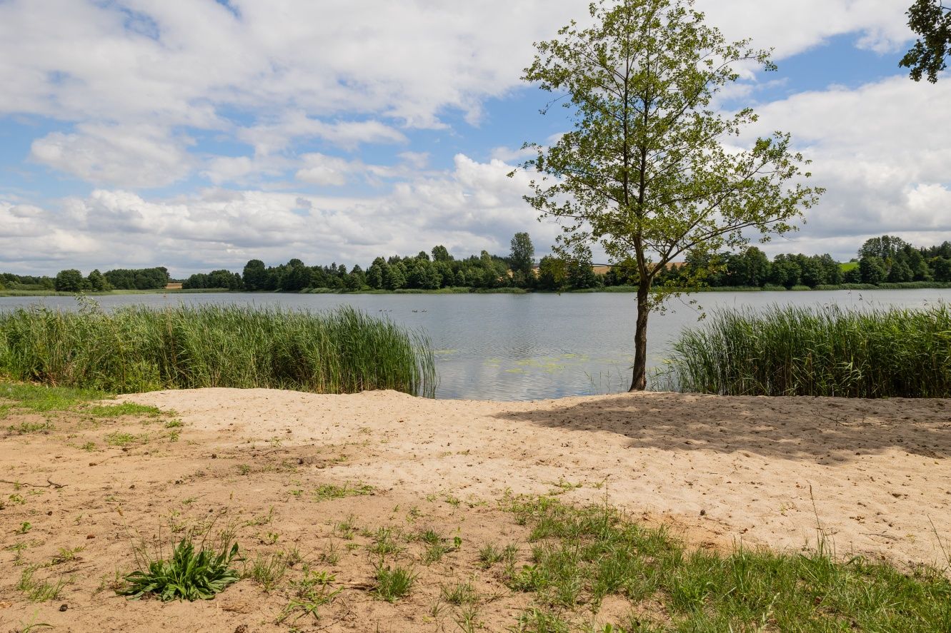 Działka nad jeziorem