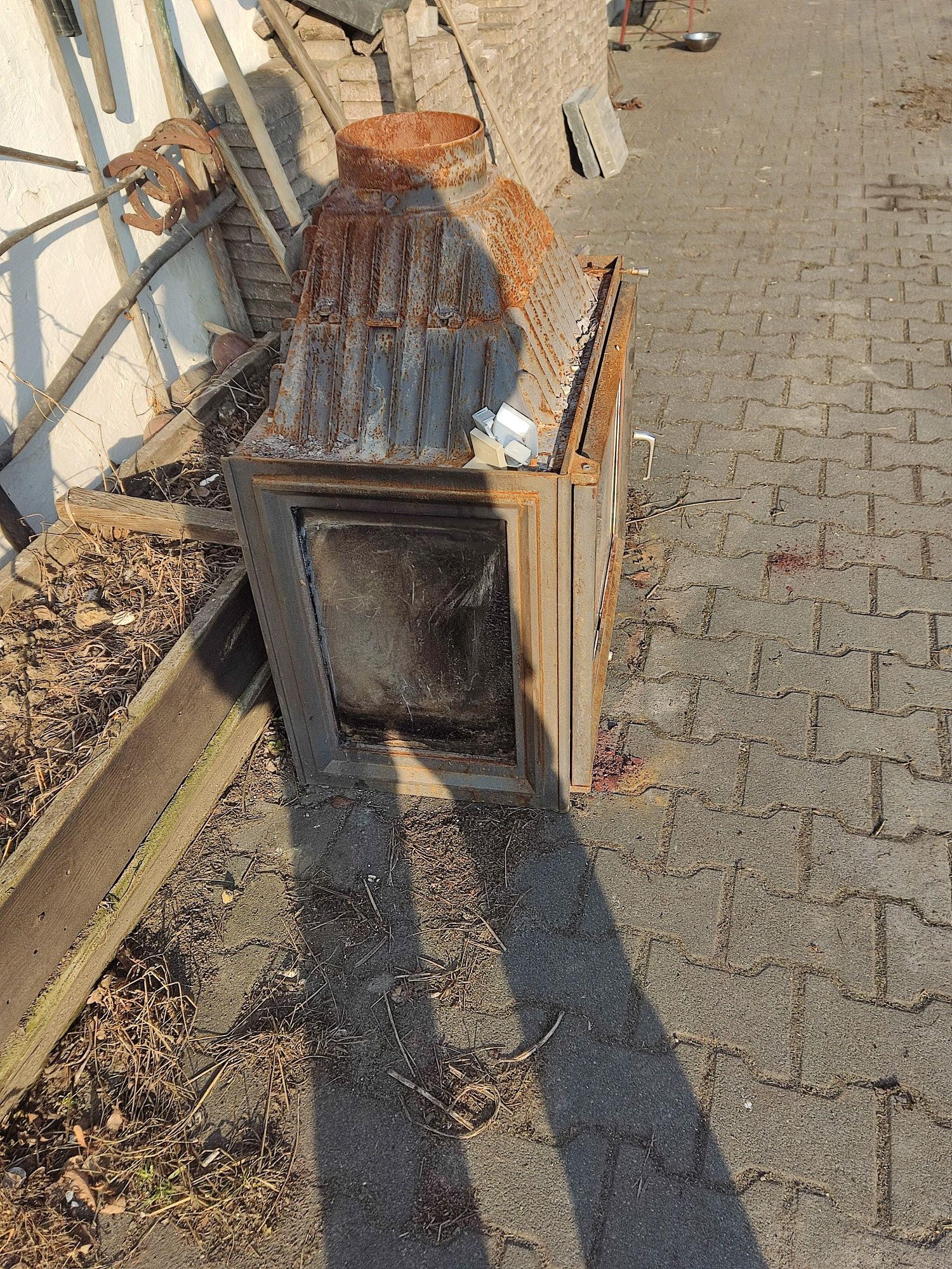 Używany kominek żeliwny