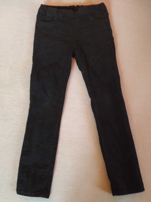Eleganckie, czarne, sztruksowe spodnie chłopięce, H&M 128 cm