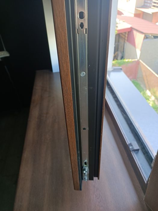 Okna PCV orzech + plisy+ parapet wewnętrzny