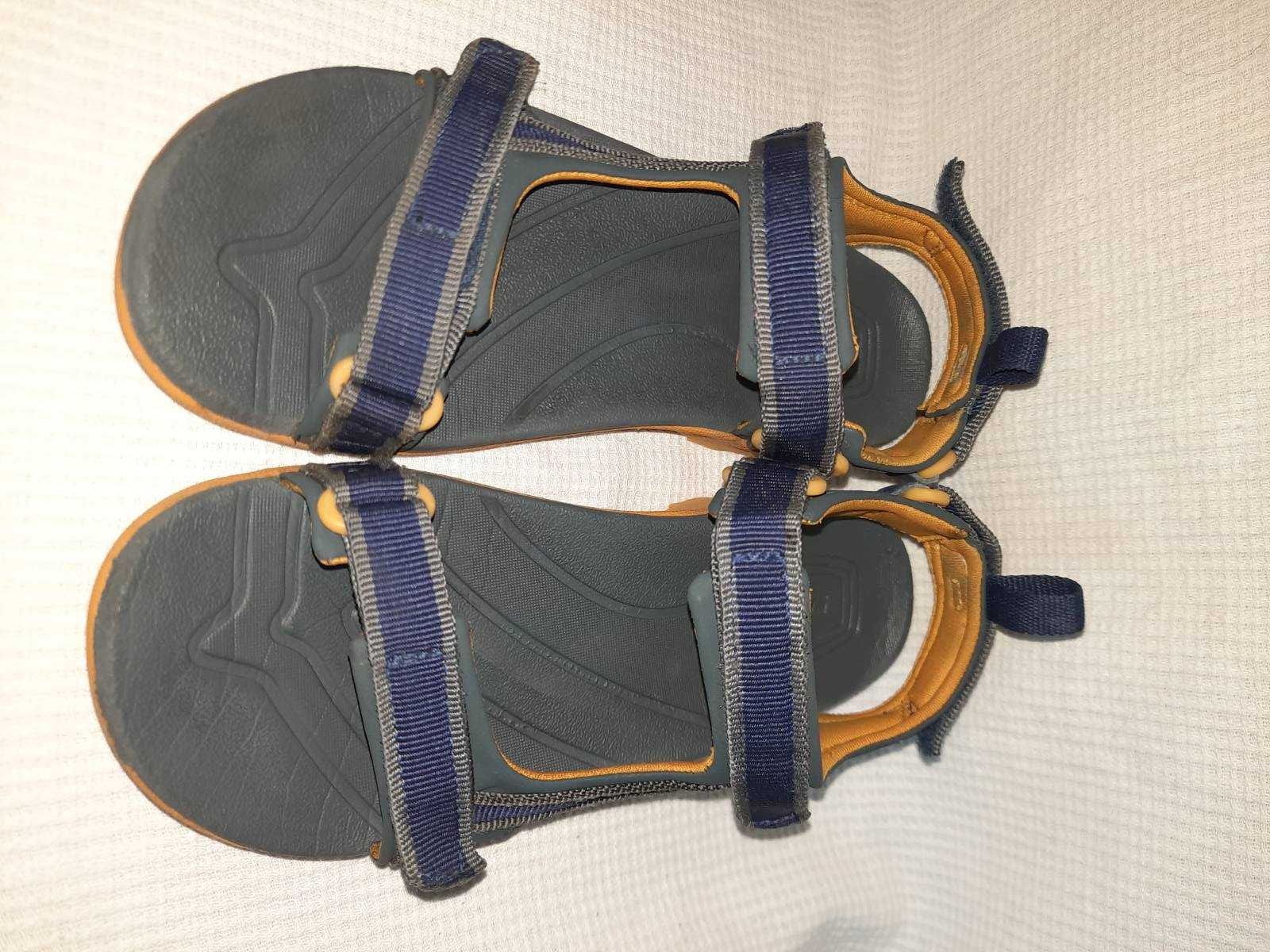 Шльопанці сланці Nike і сандалі босоніжки Teva 32-33 р.