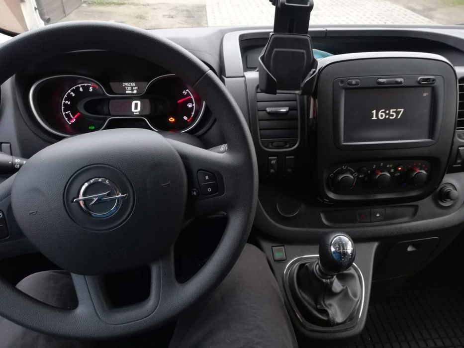 Przewóz osób, transfery na lotniska, obsługa imprez okolicznościowych