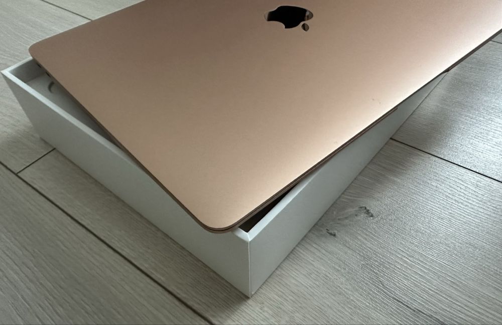 Macbook air M1 8 256  gb.