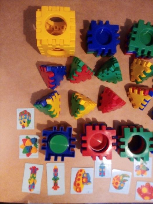 Klocki konstrukcyjne plastikowe