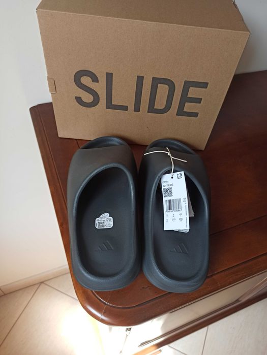 (roz. Eur 43 (42) us 9) Nowe Adidas YEEZY Slide " Dark Onyx" ID5103