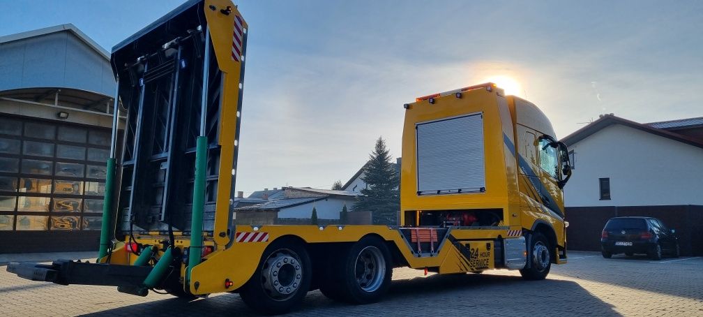 Usługi transportowe LAWETA Transport maszyn budowlanych i rolniczych