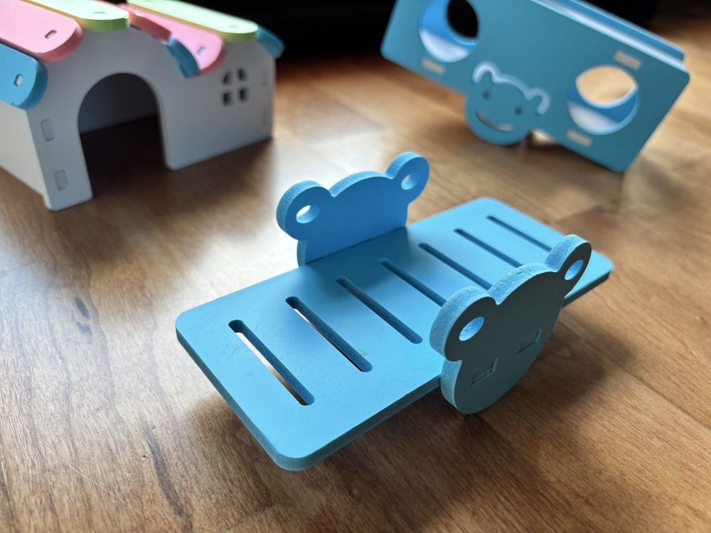 4 Brinquedos para hamster com casa incluida
