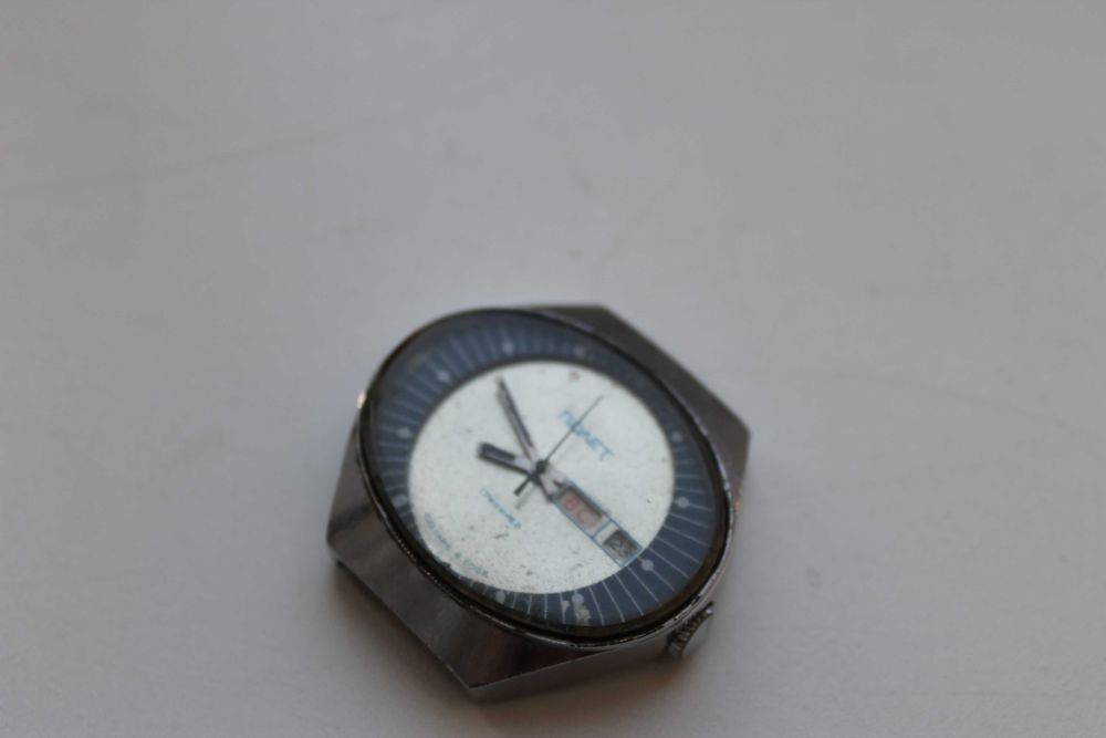 часы полет стадион