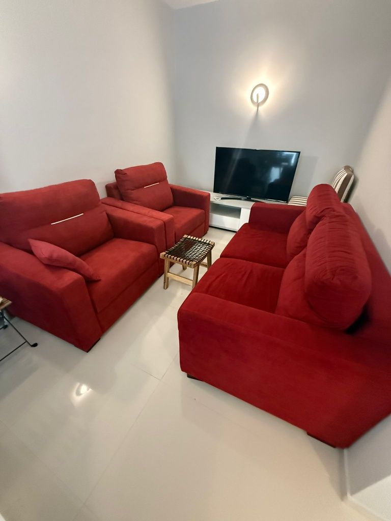 Vendo conjunto de sofás, cadeiras e mesa de jantar 

Conjunto de 6 cad