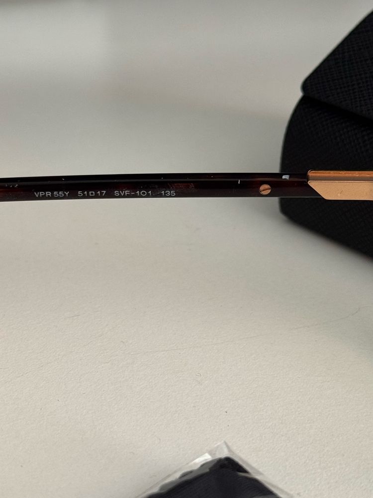 Oryginalne okulary Prada – złota oprawka