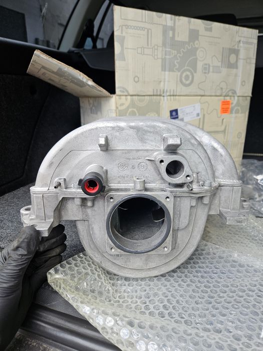 Продам впускний колектор  A1121402101 Мерседес