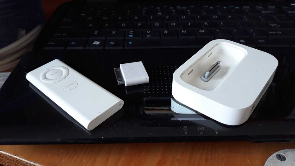 pompa , lampy . , I-phon ,pilot i podstawa , bransoletki  , zamek
