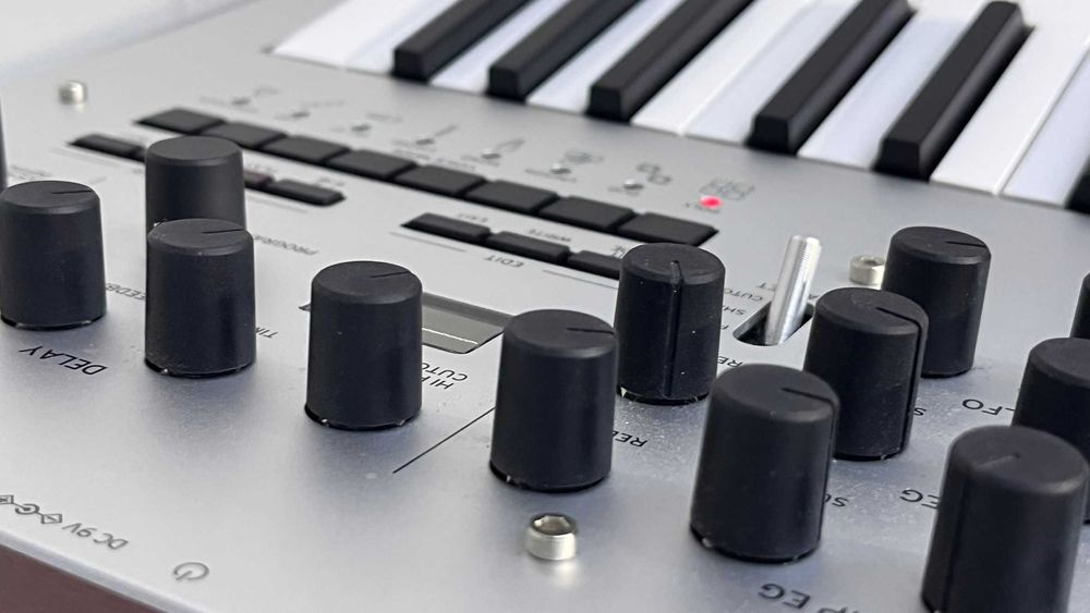 KORG Minilogue  - Syntezator analogowy
