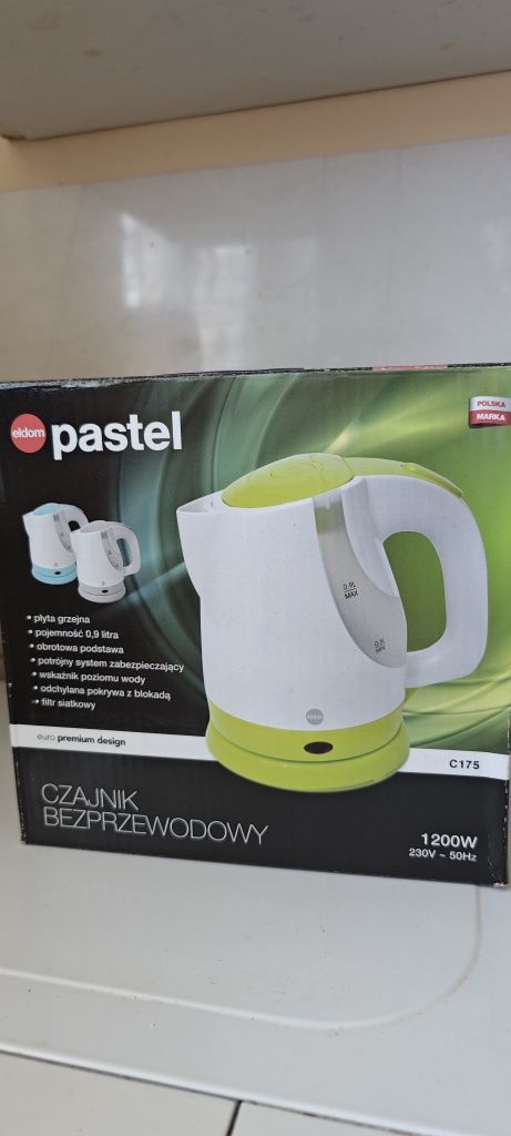 Czajnik Eldom o pojemności 0,9 l. Moc czajnika: 1200 W