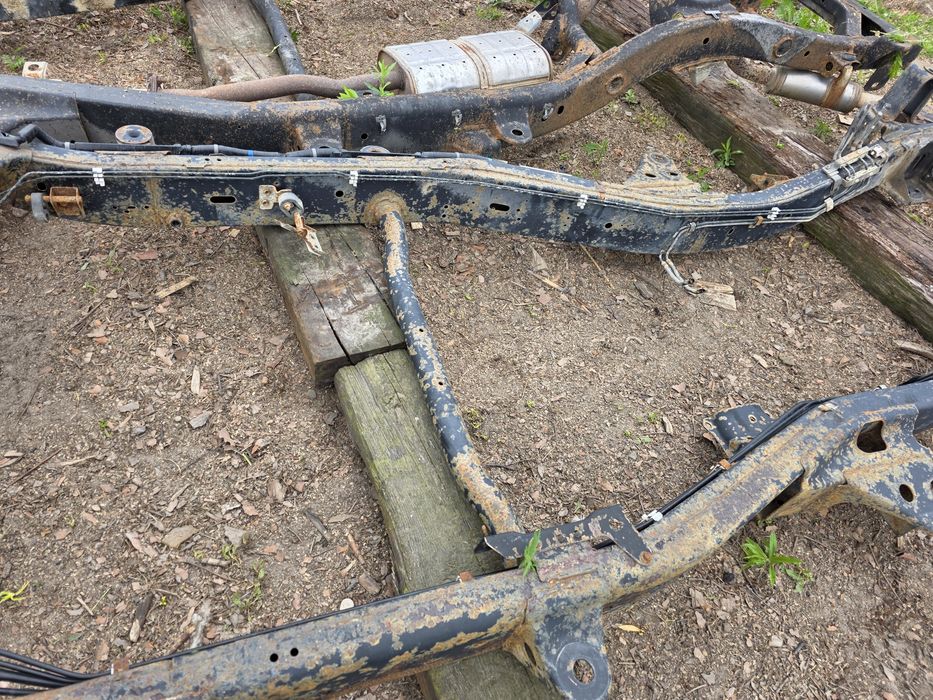 Nissan Patrol Y 60 tył ramy