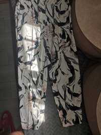 Spodnie Zara jak nowe w kwiaty XS 34 s 36 m 38 print białe letnie