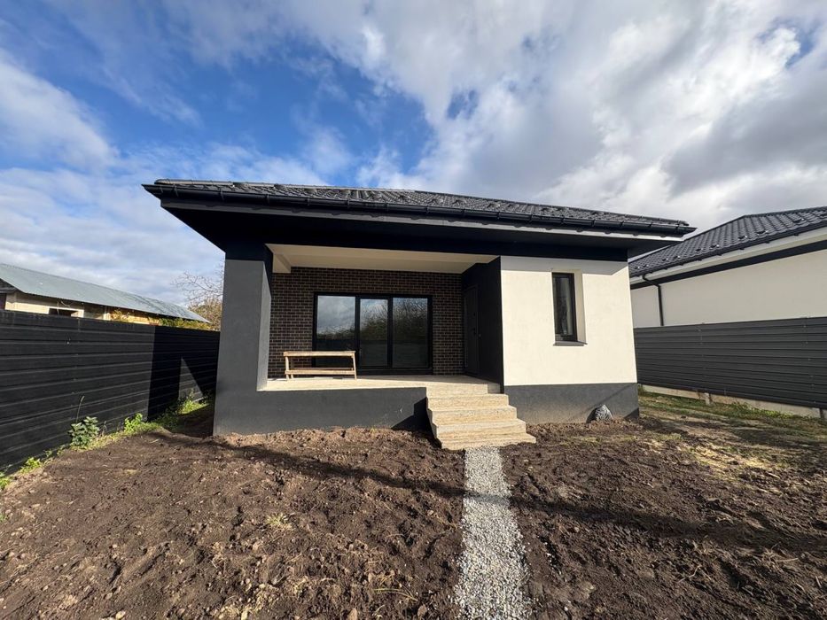 V Сучасний одноповерховий будинок  Вересневе