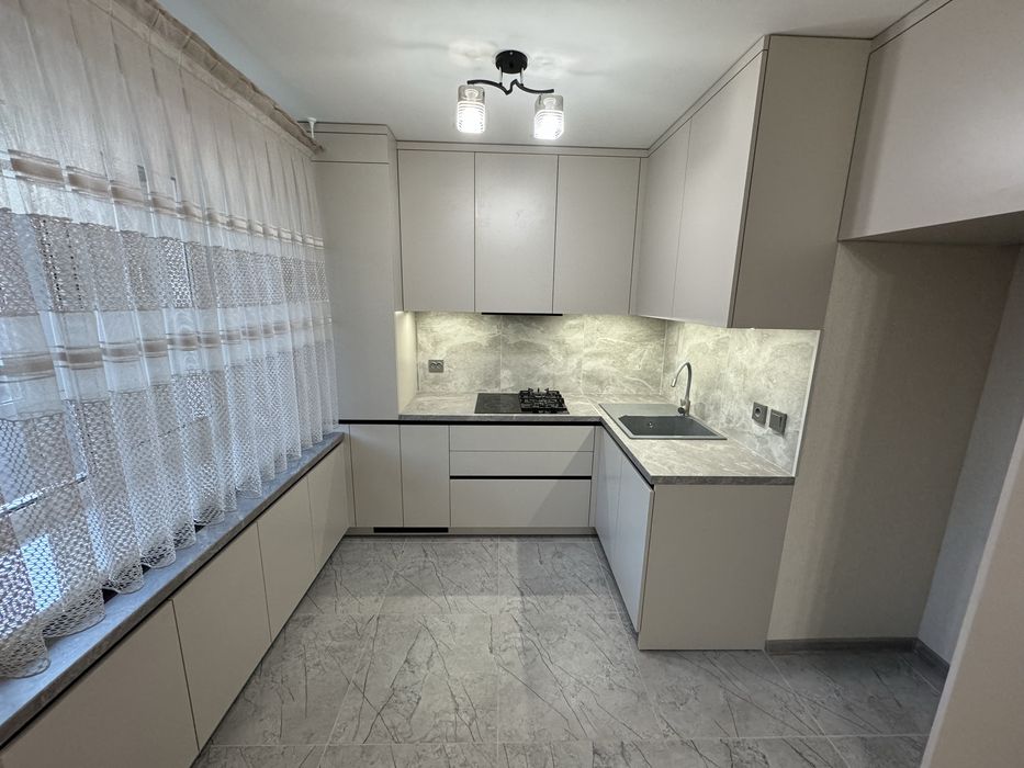 Продаж двокімнатної квартири на Соборній з новим ремонтом