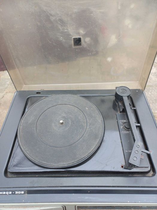 Продам радиолу Серенада 306, разную всячину.