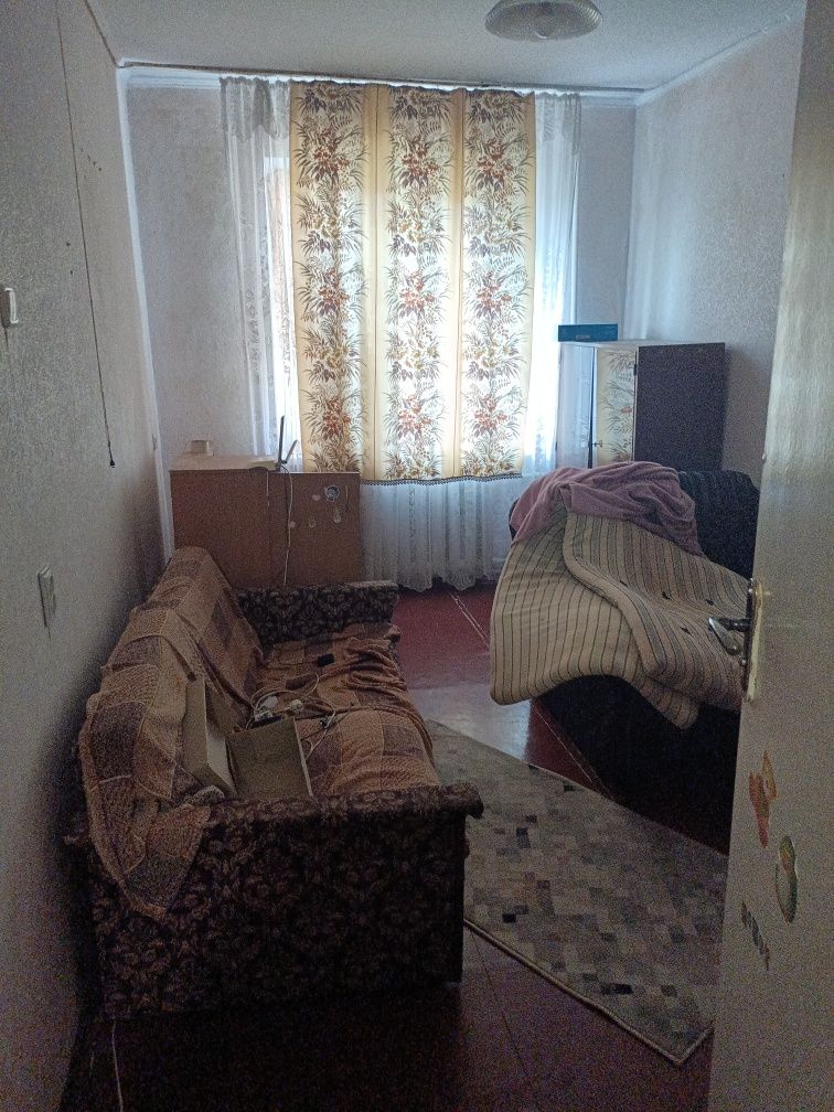 Продам квартиру 2-х кімнатну вул.Лавреньова 4/9, 50м2