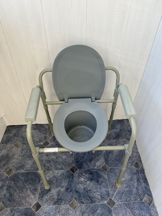 Продам кресло туалет