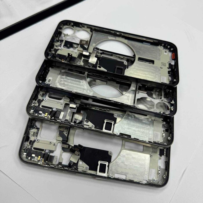 Оригінальний корпус для iPhone 15 Pro (знятий)