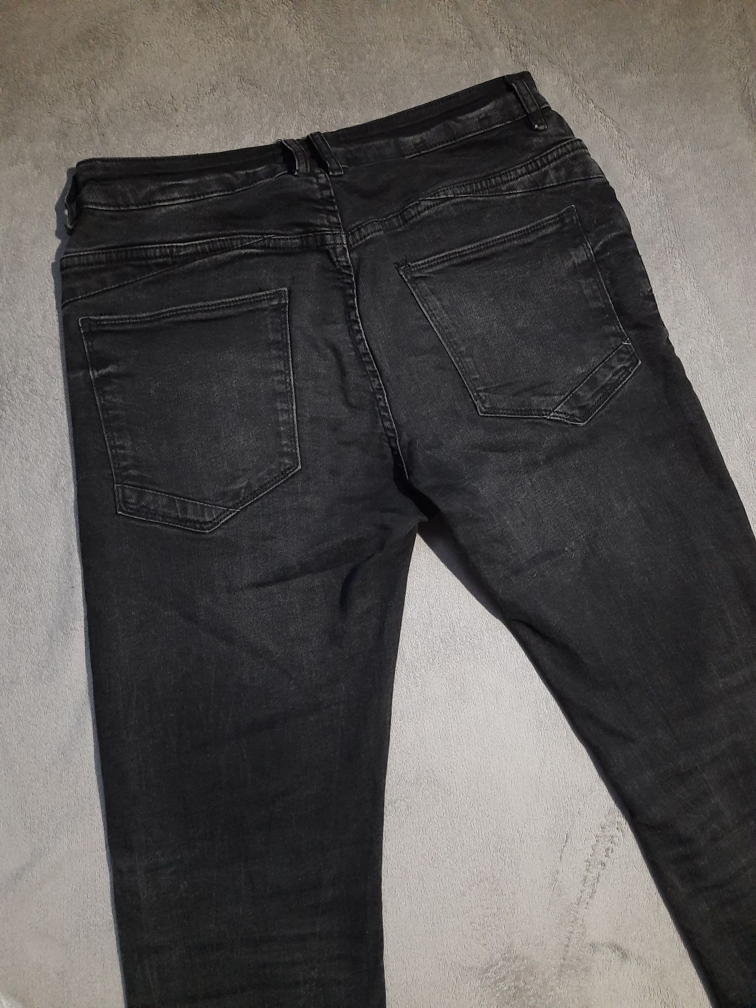Czarne spodnie jeansowe męskie z dziurami skinny House