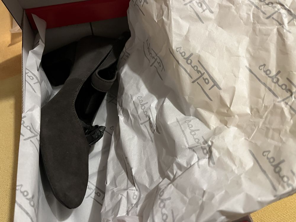Sapatos cinza NOVOS