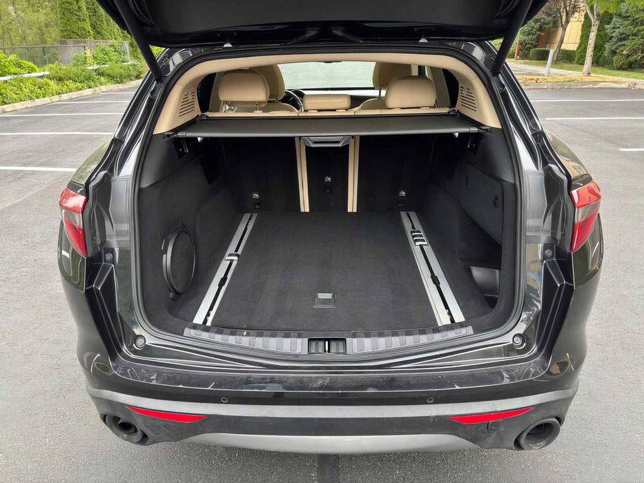 Alfa Romeo Stelvio      2018