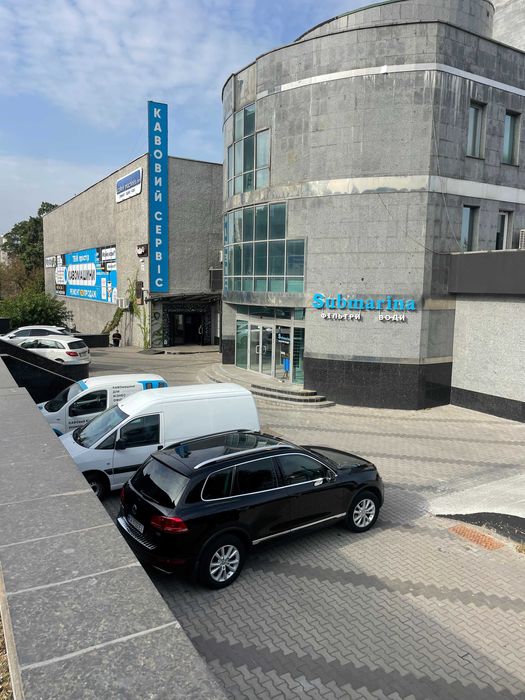 Аренда фасадного помещения 350 м2, ул. Вадима Гетьмана 27, рядом метро