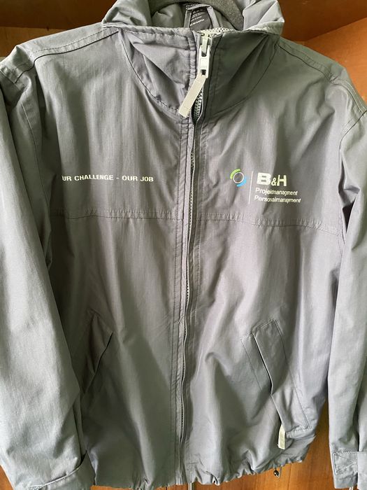 Ветровка  серого цвета размер -46 -48 на рост 167 - 170 см