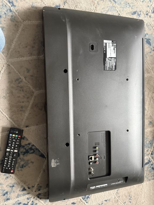 Telewizor LG 32 cale USZKODZONA MATRYCA. Poza tym sprawny.