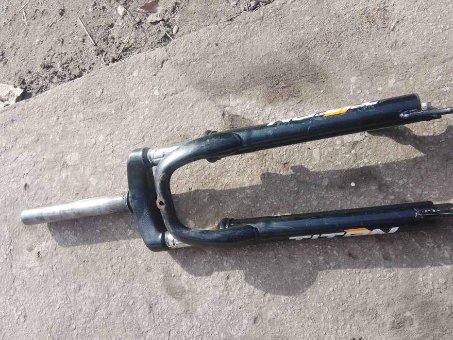Продам велосипедну вилку ти тітан