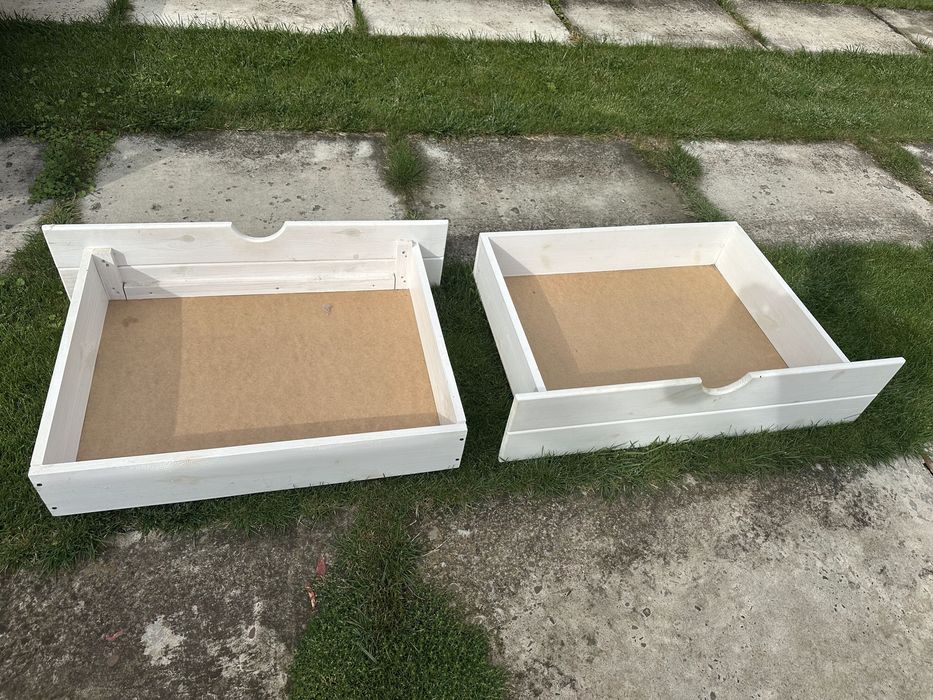 Продам дерев'яне ліжко біле якісне, з шухлядами