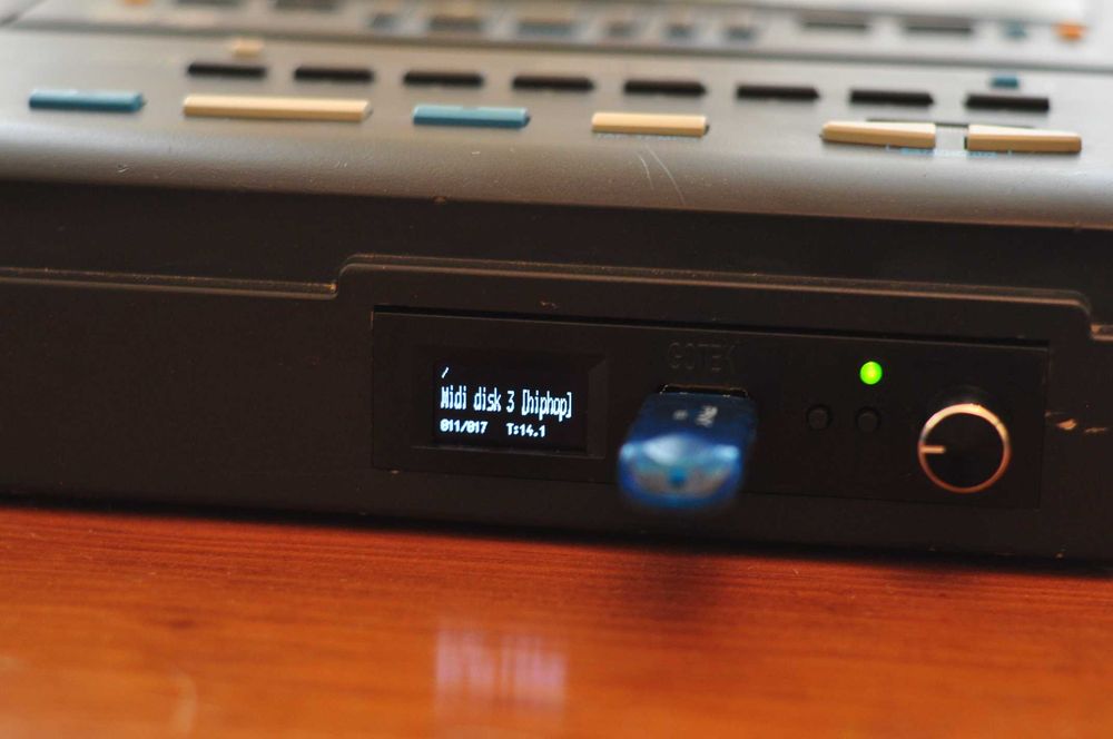 Roland RA-95 (com leitor de pen USB integrado) em excelente estado