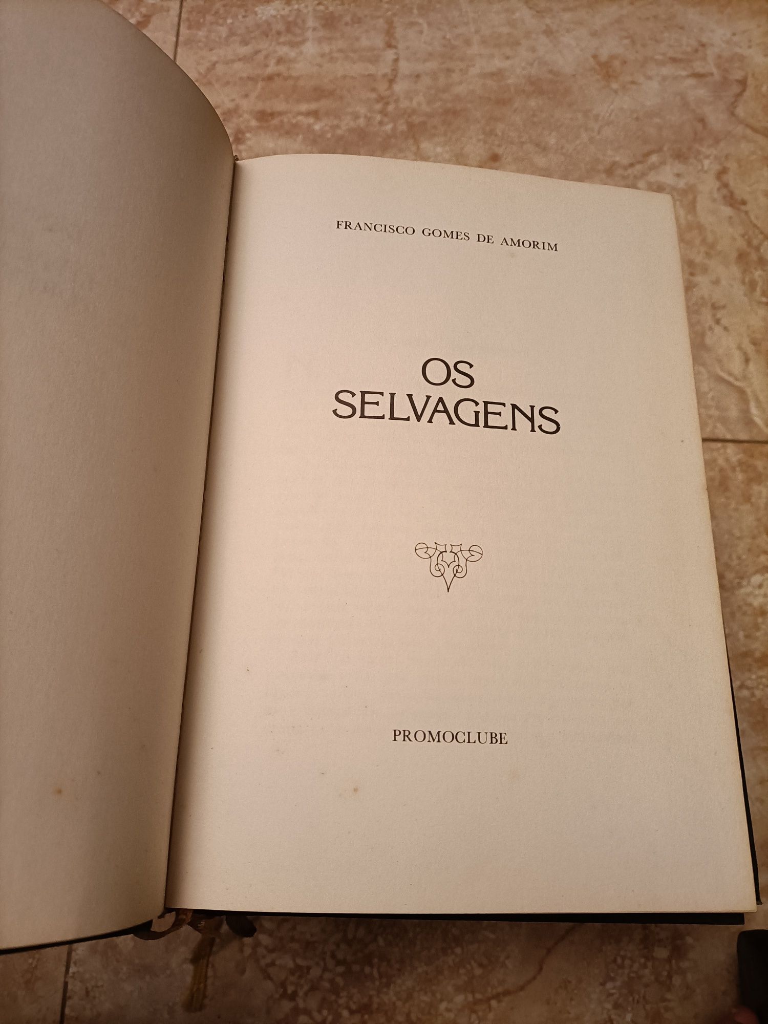 Livros Emmanuelle/Laura Palmer/Escritores Portugueses/Heróis Ar