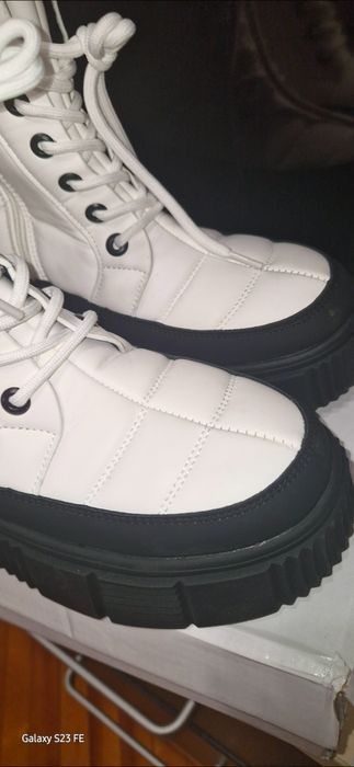 Білі ботиночки на зиму на овчині 39-40