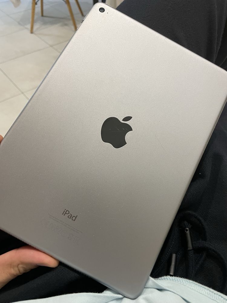 Apple iPad a1566 wi-fi 16gb