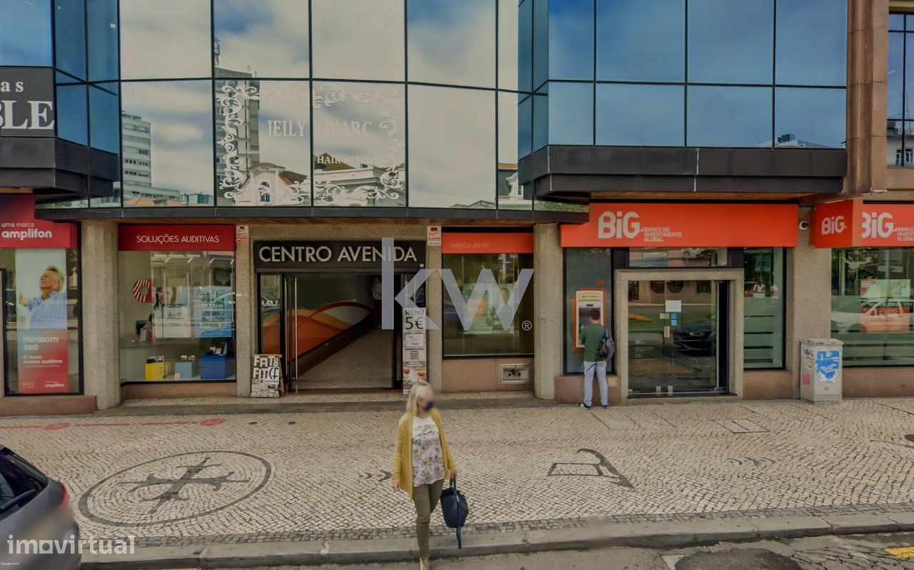 Loja no Centro Avenida, junto ao Fórum de Aveiro