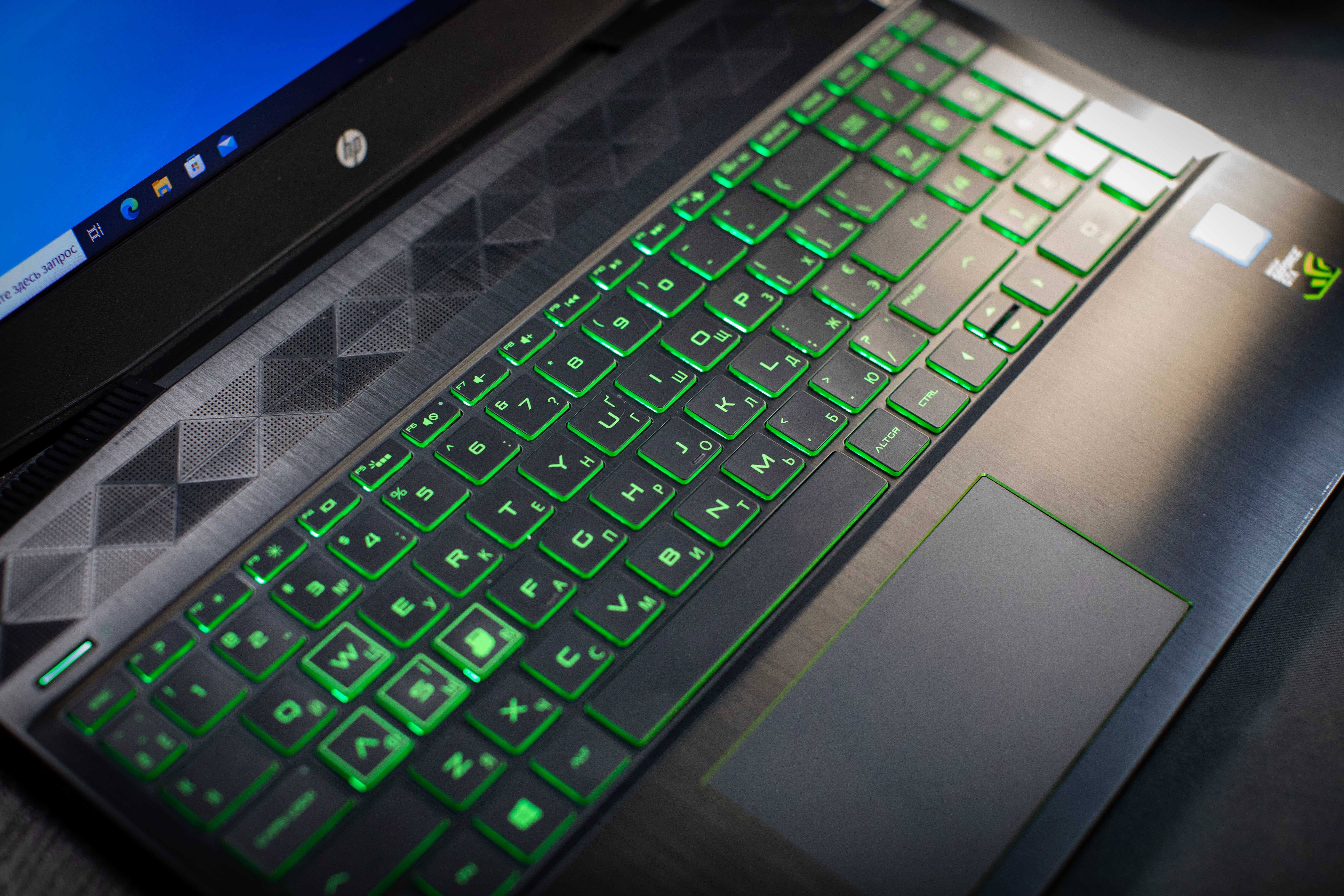 Игровой HP Gaming 15 Core i5-8300h gtx1050ti 4gb 8gb SSD+HDD