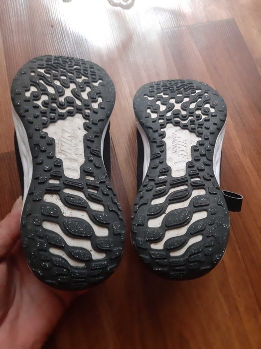 кроссовки NIKE р.30.5 в идеальном состоянии