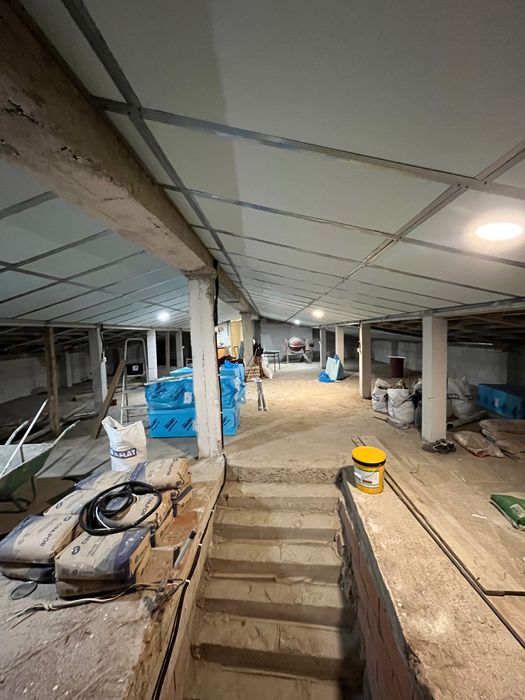 Arrenda Armazém Camarate